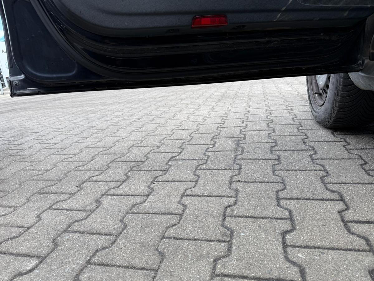 VW Passat 3C B6 original Tür vorn links L041 Brillantschwarz Rohbau BJ05
